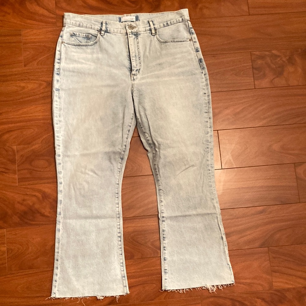 Light wash high waist kick crop LOFT denim jeans size 31/12P